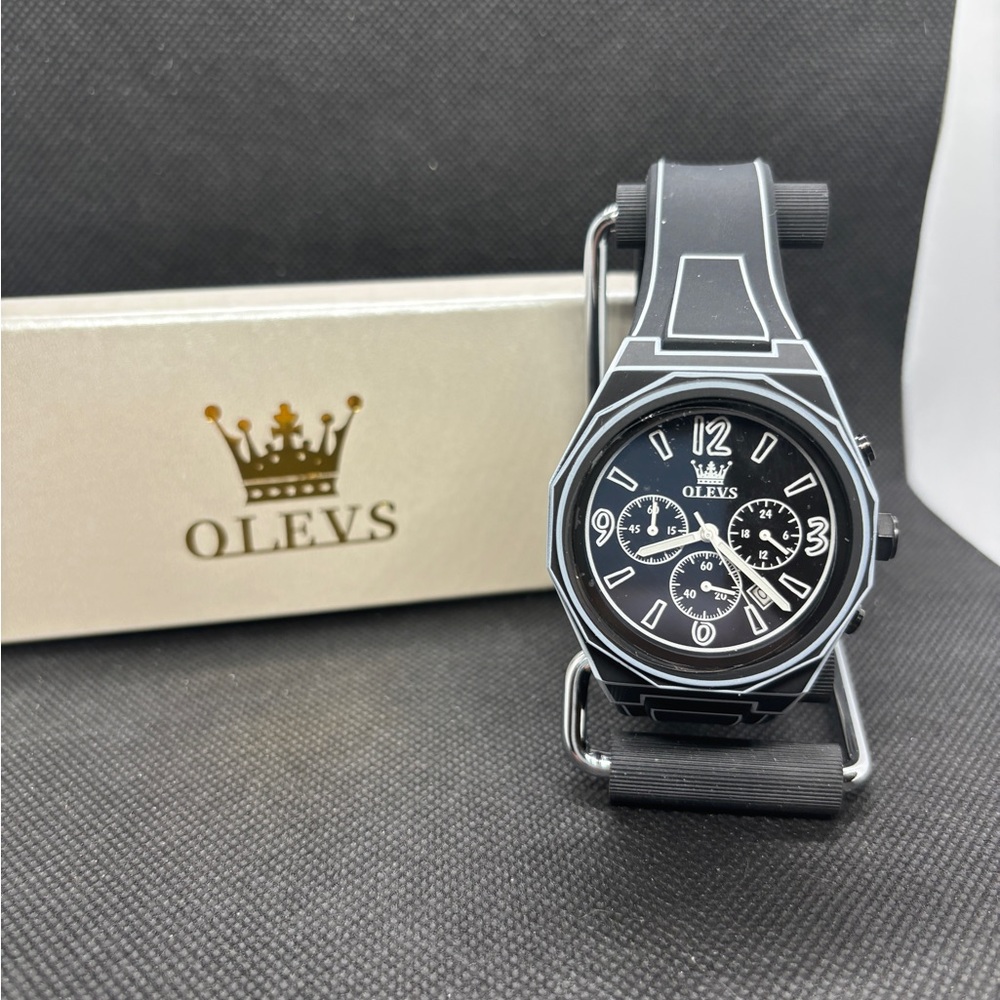 Olevs Black and White 42mm 2D comic book look watch